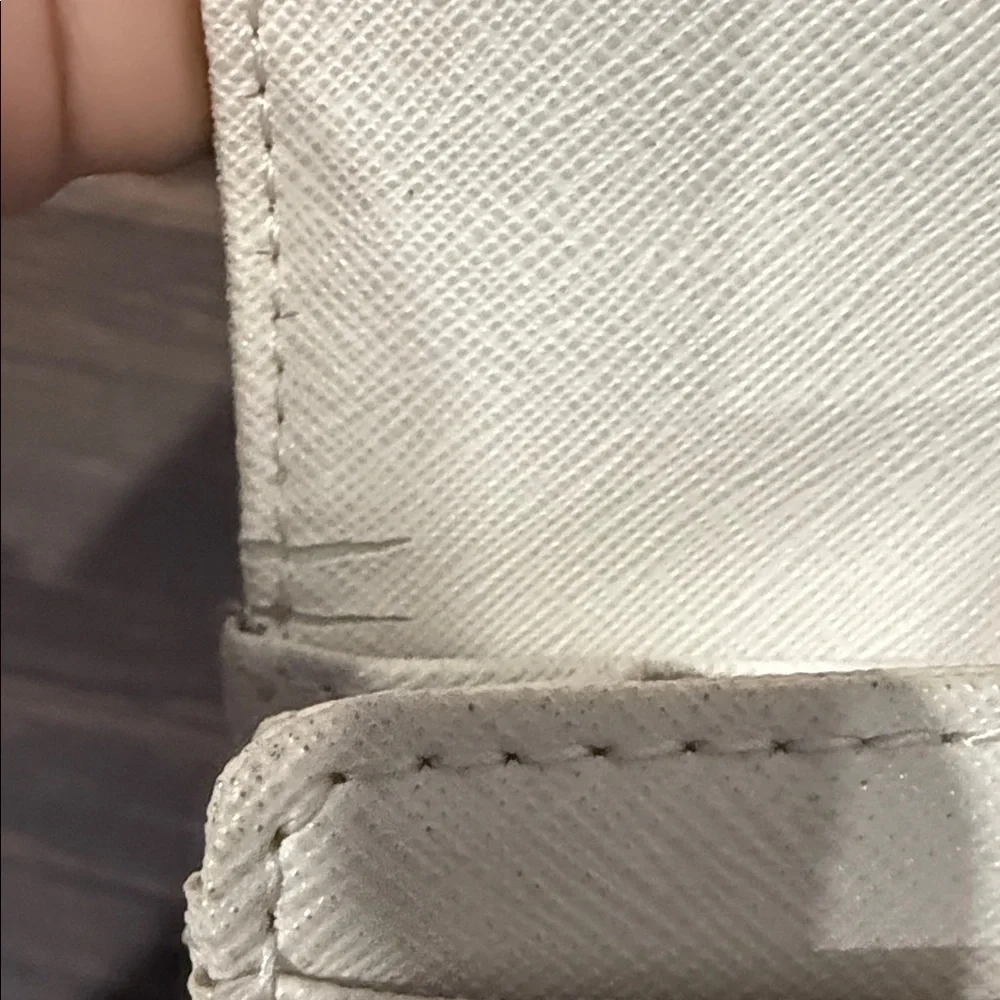 Michael Kors Beige Monogram Wallet - Picture 14 of 15